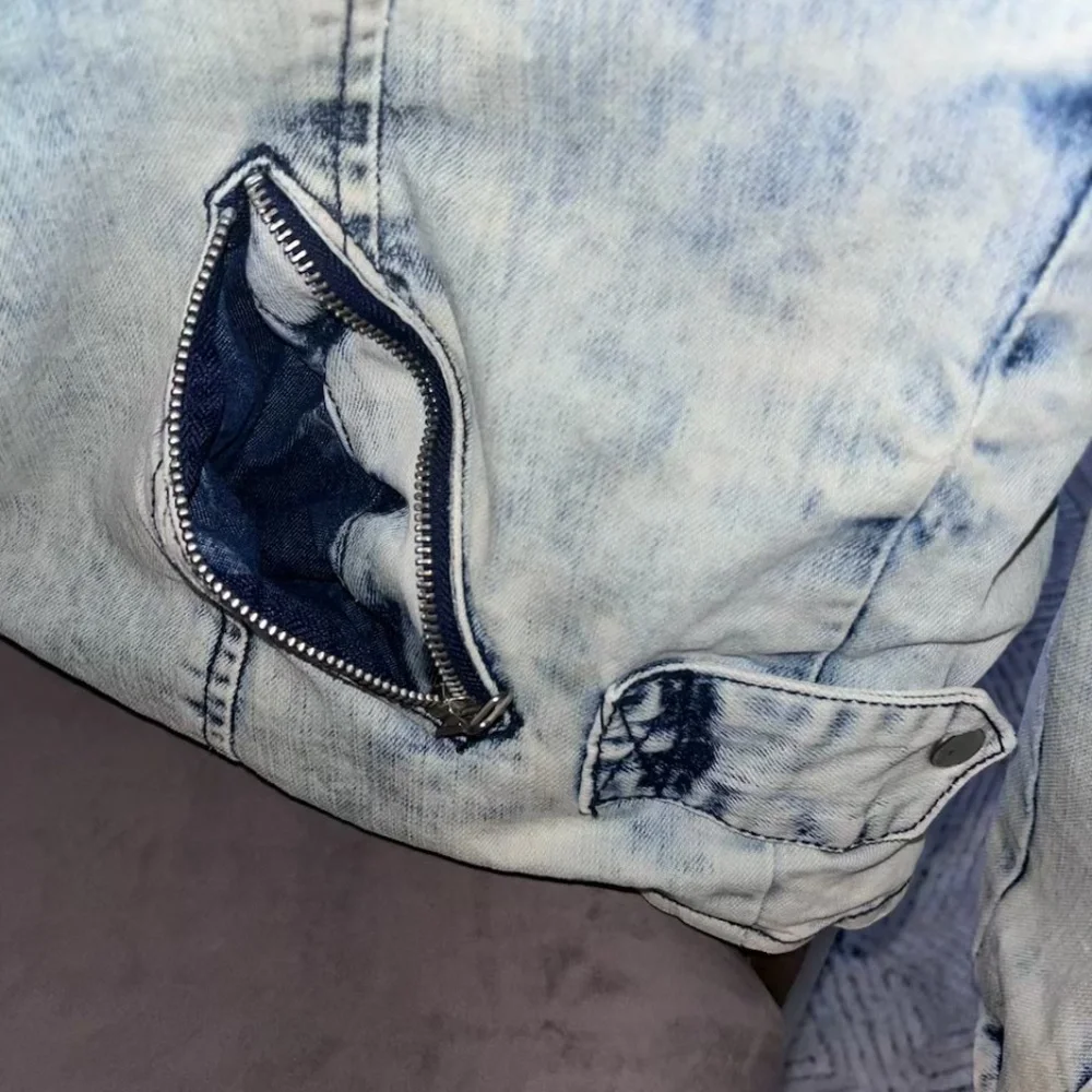 L.A.B - Picture 4 of 10